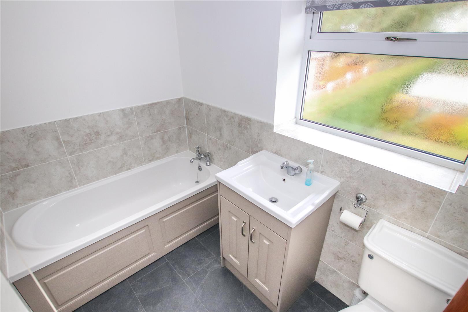 LUXURY FIRST FLOOR FOUR PIECE BATHROOM